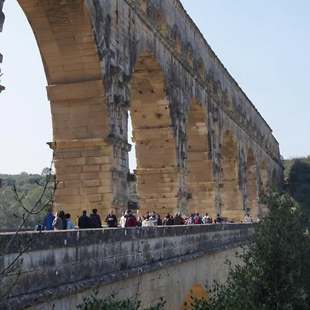 Confortable De Entre Nimes, Le Pont Du Gard, Uzes, Arles, Avignon Penzion Marguerittes