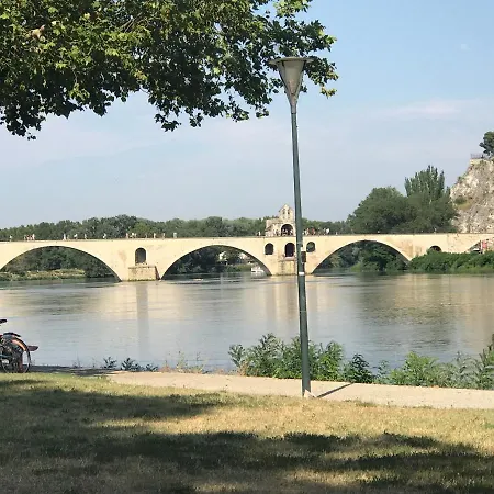 Confortable De Entre Nimes, Le Pont Du Gard, Uzes, Arles, Avignon 4*
