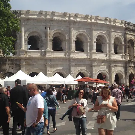 Gasthuis Confortable De Entre Nimes, Le Pont Du Gard, Uzes, Arles, Avignon