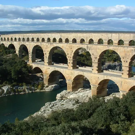 Confortable De Entre Nimes, Le Pont Du Gard, Uzes, Arles, Avignon 4* Marguerittes