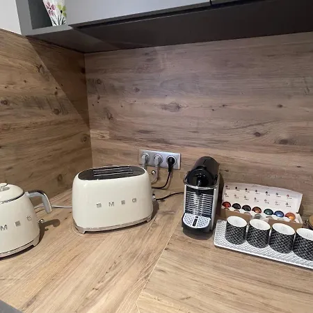 Confortable De Entre Nimes, Le Pont Du Gard, Uzes, Arles, Avignon Gæstehus 4*