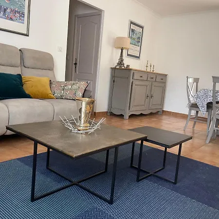Πανσιόν Confortable De Entre Nimes, Le Pont Du Gard, Uzes, Arles, Avignon 4*