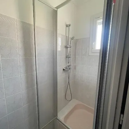 Gasthof Confortable De Entre Nimes, Le Pont Du Gard, Uzes, Arles, Avignon 4*